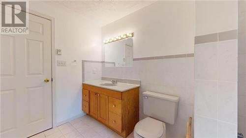 193 Meadow Lark Place, Ice Lake, ON - Indoor Photo Showing Bathroom