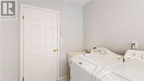 193 Meadow Lark Place, Ice Lake, ON - Indoor Photo Showing Laundry Room