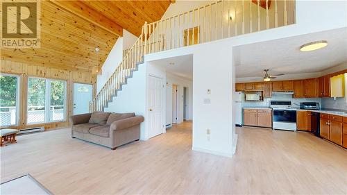 193 Meadow Lark Place, Ice Lake, ON - Indoor Photo Showing Kitchen