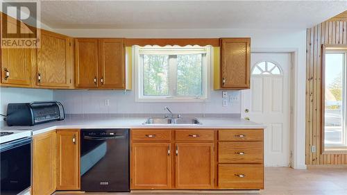 193 Meadow Lark Place, Ice Lake, ON - Indoor Photo Showing Kitchen With Double Sink