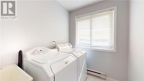 193 Meadow Lark Place, Ice Lake, ON - Indoor Photo Showing Laundry Room