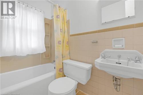 955 Lawrence Road, Hamilton, ON - Indoor Photo Showing Bathroom