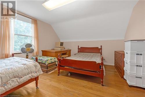 955 Lawrence Road, Hamilton, ON - Indoor Photo Showing Bedroom