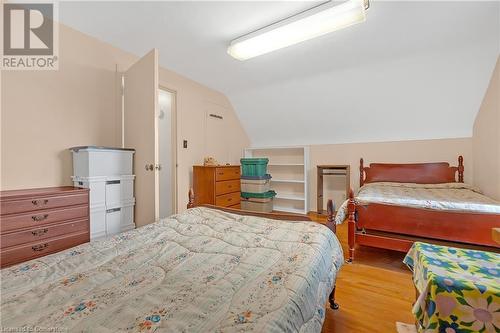 955 Lawrence Road, Hamilton, ON - Indoor Photo Showing Bedroom