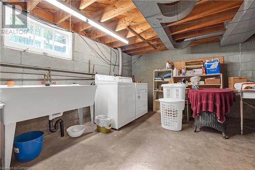 955 Lawrence Road, Hamilton, ON - Indoor Photo Showing Laundry Room