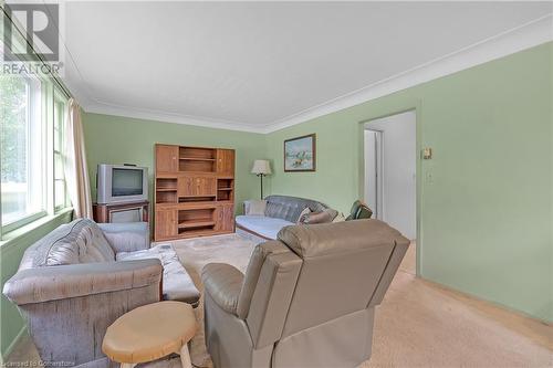 955 Lawrence Road, Hamilton, ON - Indoor Photo Showing Living Room