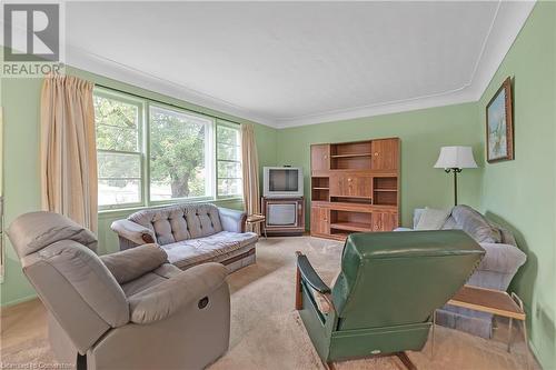 955 Lawrence Road, Hamilton, ON - Indoor Photo Showing Living Room