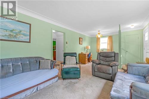 955 Lawrence Road, Hamilton, ON - Indoor Photo Showing Living Room