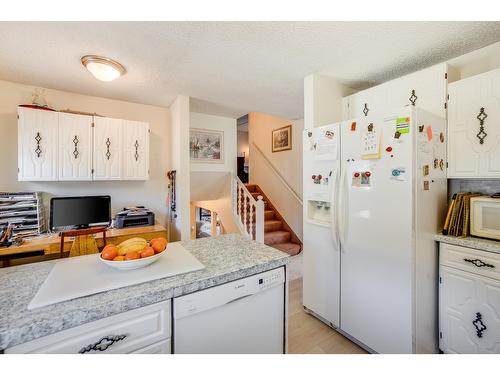 2600 6Th Avenue, Castlegar, BC - Indoor Photo Showing Kitchen