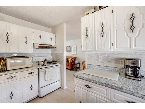 2600 6Th Avenue, Castlegar, BC - Indoor Photo Showing Kitchen