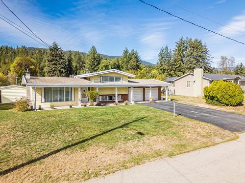 2600 6Th Avenue, Castlegar, BC - Outdoor With Deck Patio Veranda