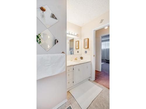 2600 6Th Avenue, Castlegar, BC - Indoor Photo Showing Bathroom