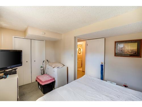 2600 6Th Avenue, Castlegar, BC - Indoor Photo Showing Bedroom