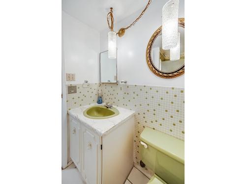 2600 6Th Avenue, Castlegar, BC - Indoor Photo Showing Bathroom