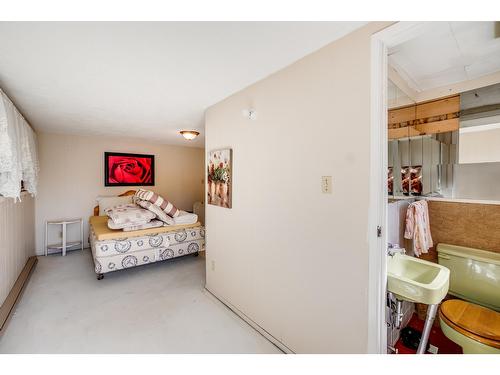 2600 6Th Avenue, Castlegar, BC - Indoor Photo Showing Bedroom