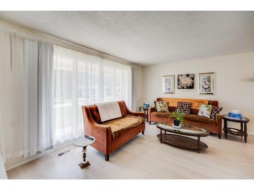 2600 6Th Avenue, Castlegar, BC - Indoor Photo Showing Living Room