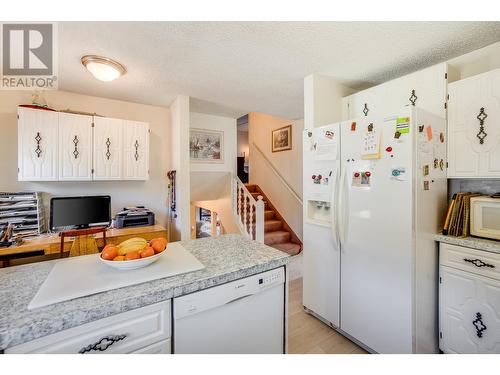 2600 6Th  Avenue, Castlegar, BC - Indoor Photo Showing Kitchen