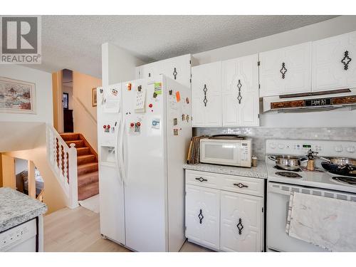 2600 6Th  Avenue, Castlegar, BC - Indoor Photo Showing Kitchen