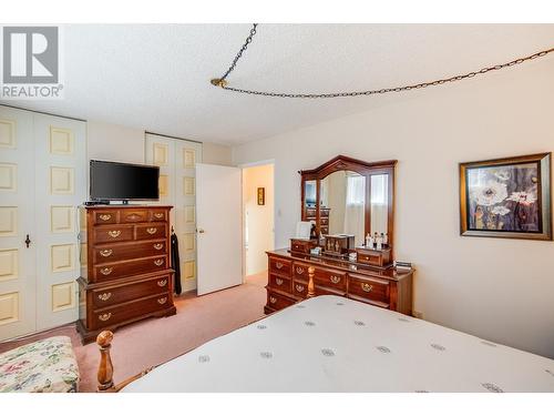 2600 6Th  Avenue, Castlegar, BC - Indoor Photo Showing Bedroom