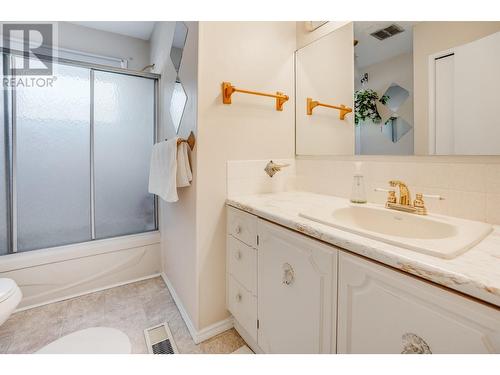 2600 6Th  Avenue, Castlegar, BC - Indoor Photo Showing Bathroom