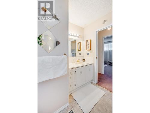 2600 6Th  Avenue, Castlegar, BC - Indoor Photo Showing Bathroom