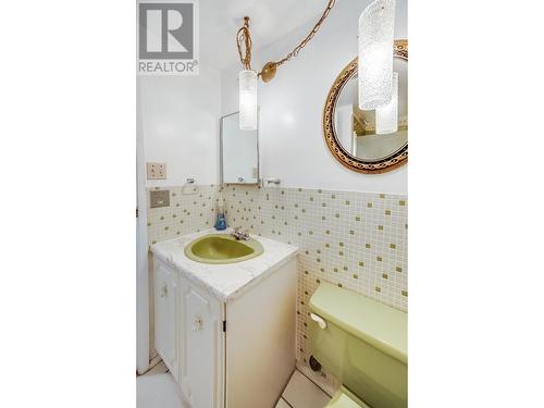 2600 6Th  Avenue, Castlegar, BC - Indoor Photo Showing Bathroom