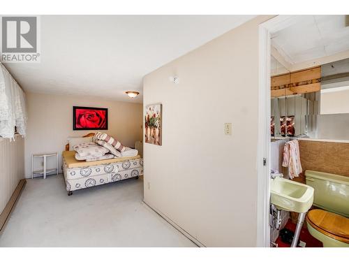 2600 6Th  Avenue, Castlegar, BC - Indoor Photo Showing Bedroom