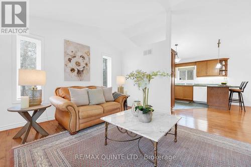 156 Shoal Point Road, Brighton, ON - Indoor Photo Showing Living Room