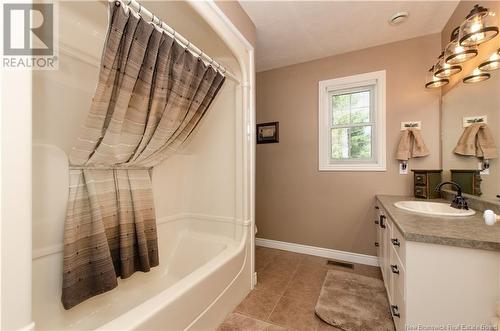 5 Valleyview Court, Riverview, NB - Indoor Photo Showing Bathroom