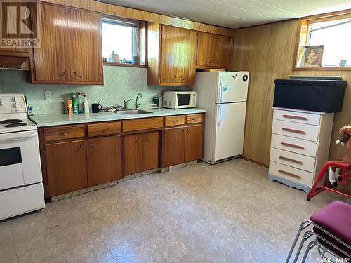 913 Third Street, Estevan, SK - Indoor Photo Showing Kitchen