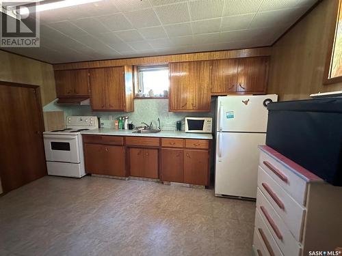 913 Third Street, Estevan, SK - Indoor Photo Showing Kitchen