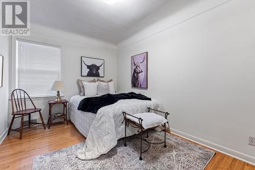 233 Thompson Boulevard, Windsor, ON - Indoor Photo Showing Bedroom