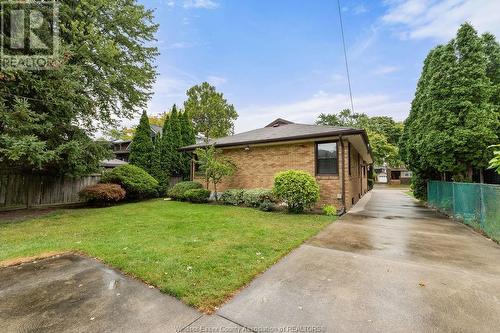 233 Thompson Boulevard, Windsor, ON - Outdoor