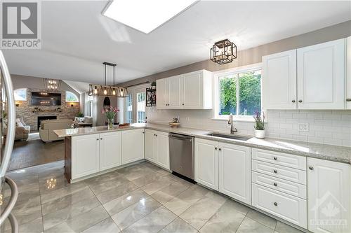 13 Kyle Avenue, Ottawa, ON - Indoor Photo Showing Kitchen