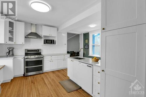 113 Rosemount Avenue, Ottawa, ON - Indoor Photo Showing Kitchen