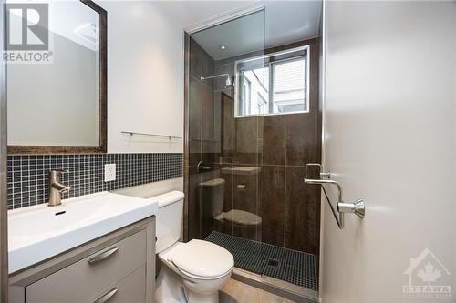 458 Mcleod Street, Ottawa, ON - Indoor Photo Showing Bathroom