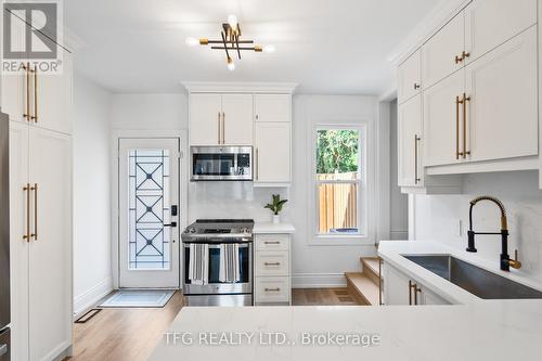 146 Nassau Street, Oshawa (Vanier), ON - Indoor Photo Showing Kitchen With Upgraded Kitchen