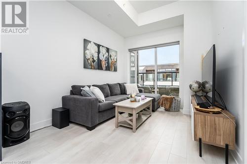 2481 Taunton Road Unit# 461, Oakville, ON - Indoor Photo Showing Living Room