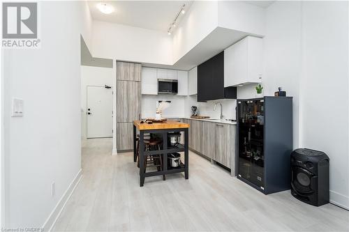 2481 Taunton Road Unit# 461, Oakville, ON - Indoor Photo Showing Kitchen