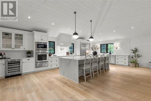 1300 Tanglewood, Lasalle, ON - Indoor Photo Showing Kitchen With Upgraded Kitchen