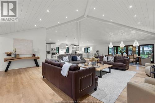 1300 Tanglewood, Lasalle, ON - Indoor Photo Showing Living Room