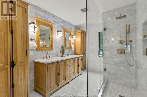 1300 Tanglewood, Lasalle, ON - Indoor Photo Showing Bathroom