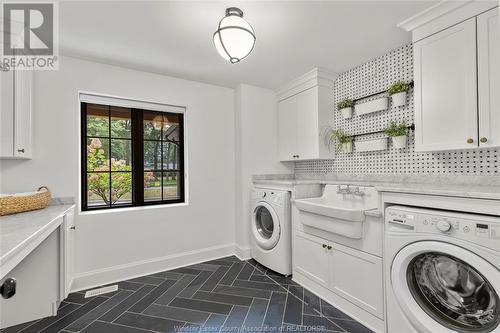 1300 Tanglewood, Lasalle, ON - Indoor Photo Showing Laundry Room