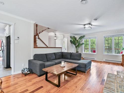 Salon - 37 Rue De La Butte, Brownsburg-Chatham, QC - Indoor Photo Showing Living Room