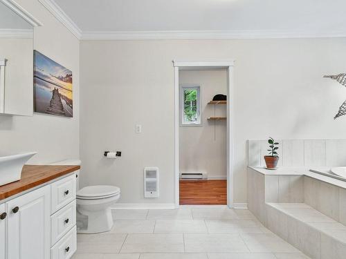 Salle de bains - 37 Rue De La Butte, Brownsburg-Chatham, QC - Indoor Photo Showing Bathroom