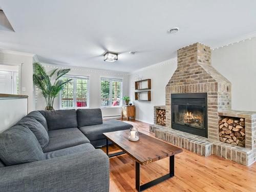 Salon - 37 Rue De La Butte, Brownsburg-Chatham, QC - Indoor Photo Showing Living Room With Fireplace