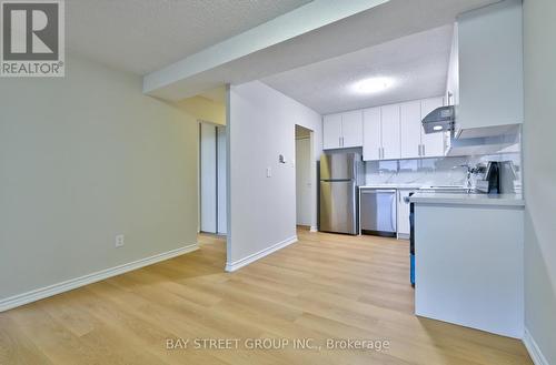 702 - 4091 Sheppard Avenue E, Toronto, ON - Indoor Photo Showing Kitchen