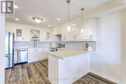 608 - 8111 Yonge Street, Markham, ON - Indoor Photo Showing Kitchen