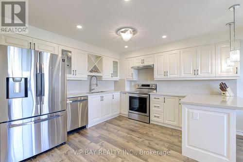 608 - 8111 Yonge Street, Markham, ON - Indoor Photo Showing Kitchen