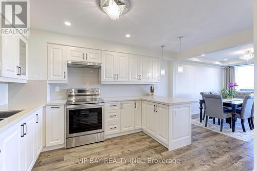 608 - 8111 Yonge Street, Markham, ON - Indoor Photo Showing Kitchen